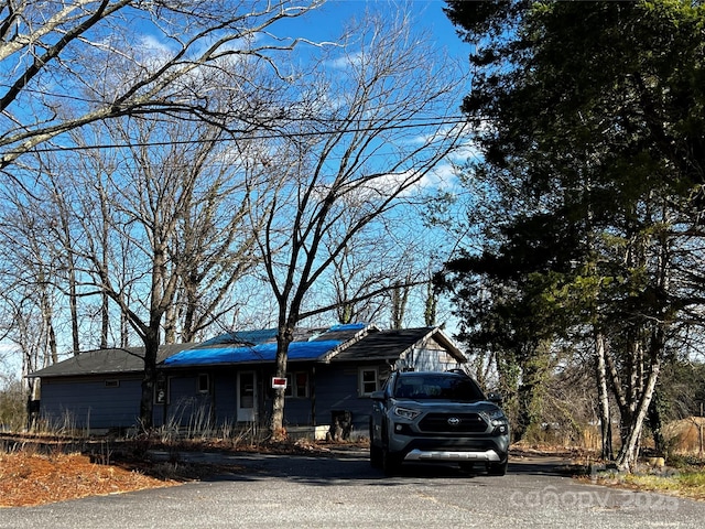 view of front of home featuring aphalt driveway