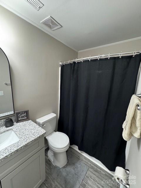 full bath featuring curtained shower, visible vents, vanity, and toilet