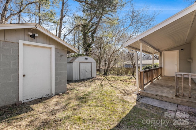 view of yard featuring an outbuilding and a shed