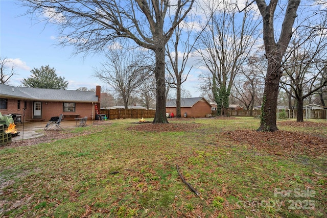 view of yard featuring a patio