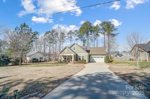 view of front facade featuring a garage and a front yard