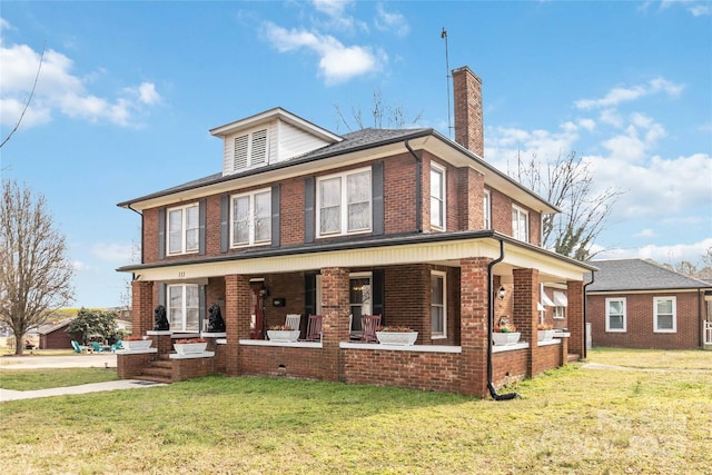 view of front facade featuring a front lawn and a porch