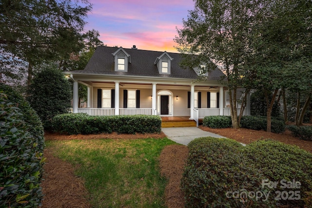 view of front of property featuring a porch and a front yard