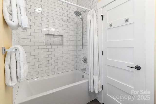 bathroom featuring shower / bath combo with shower curtain