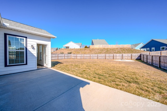 view of yard featuring a patio