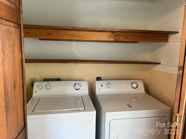 laundry room with washing machine and dryer