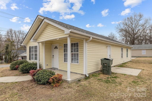 ranch-style house with a front yard