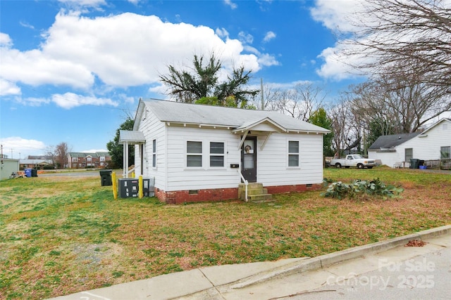 bungalow-style house featuring a front yard