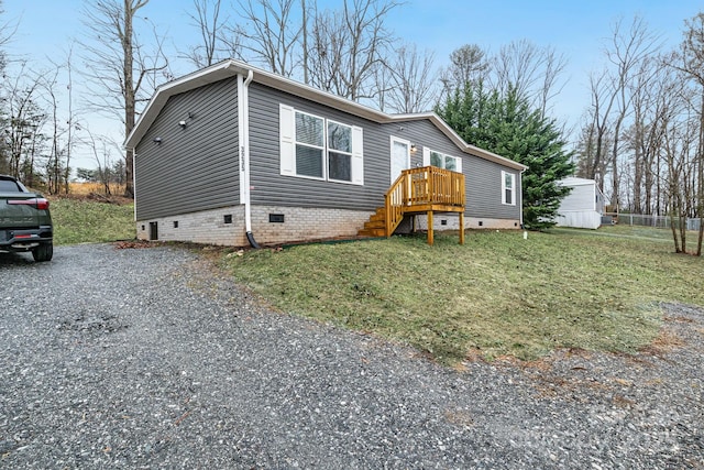 view of front of house featuring a front lawn