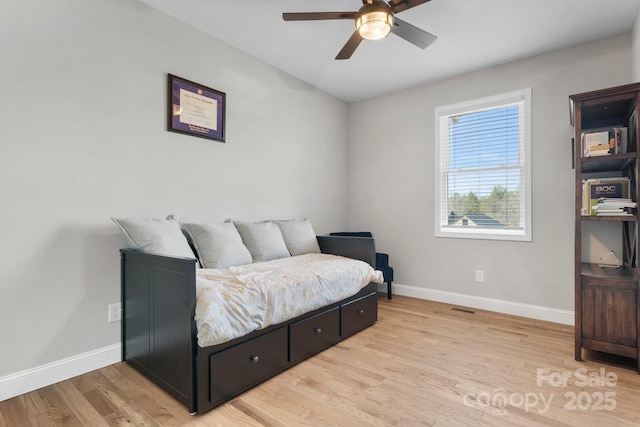 bedroom featuring light hardwood / wood-style floors and ceiling fan