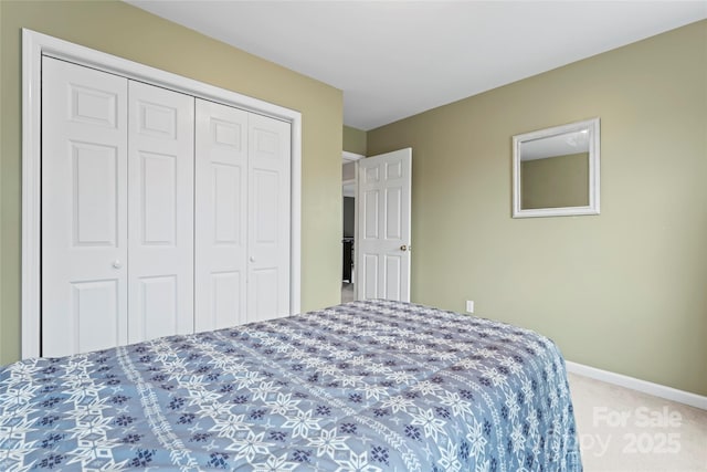 bedroom featuring carpet and a closet