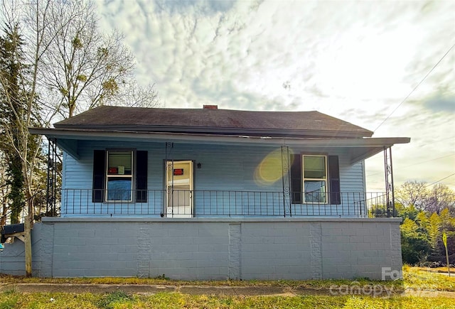 bungalow-style home with covered porch