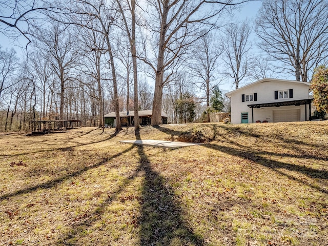 view of yard with a garage