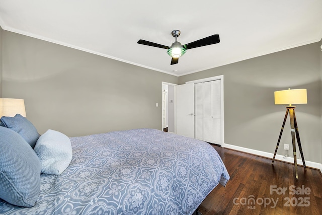 bedroom with dark hardwood / wood-style flooring, ornamental molding, a closet, and ceiling fan