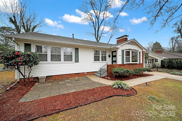 view of front of house with a front lawn and a patio