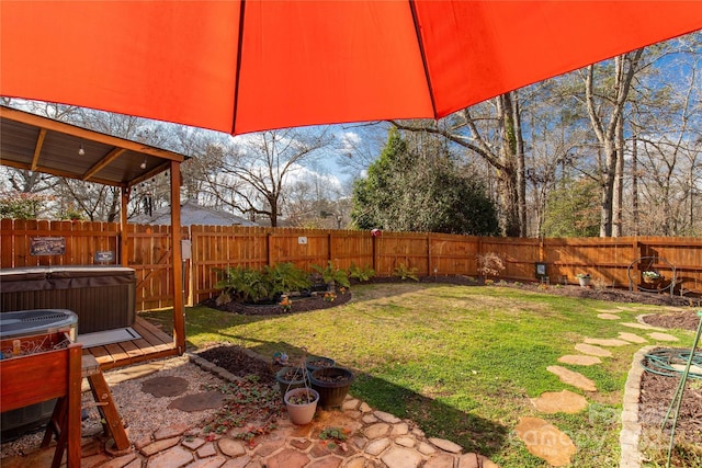 view of yard featuring a hot tub