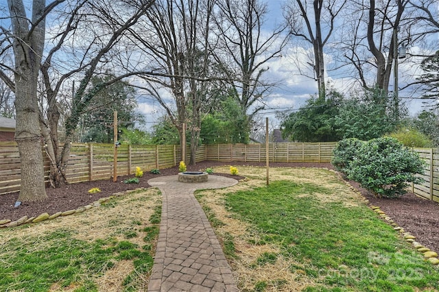 view of yard featuring a fire pit