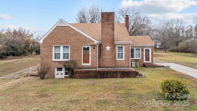 view of front of home with a front yard