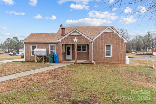 view of front of home featuring covered porch and a front lawn