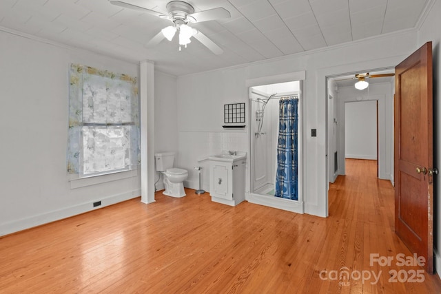 interior space featuring crown molding, sink, ceiling fan, and light hardwood / wood-style flooring