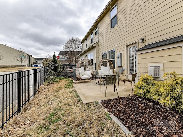 view of yard featuring a patio