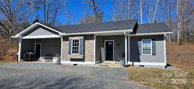 view of front of property featuring crawl space