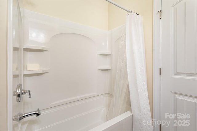 full bath with shower / bath combination with curtain