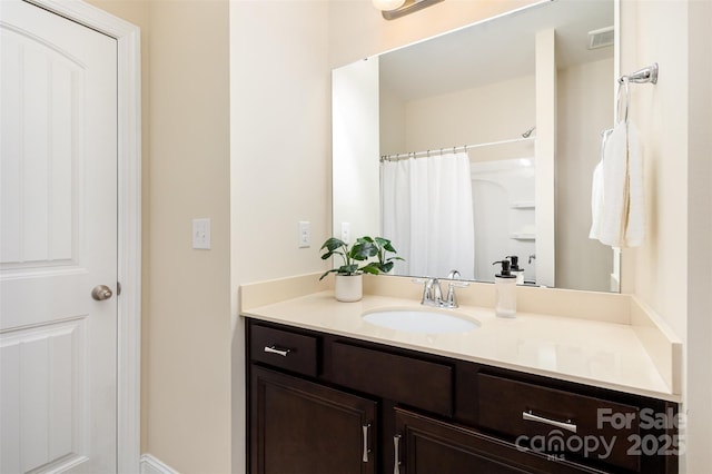 full bath featuring curtained shower and vanity