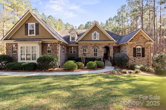 view of front of house featuring a front lawn