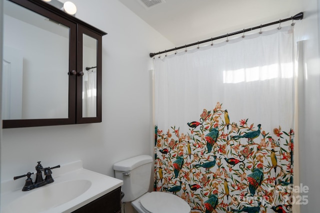 bathroom with vanity, toilet, and curtained shower