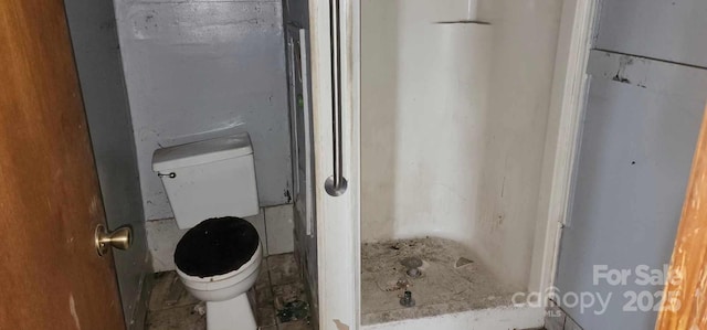 bathroom featuring toilet