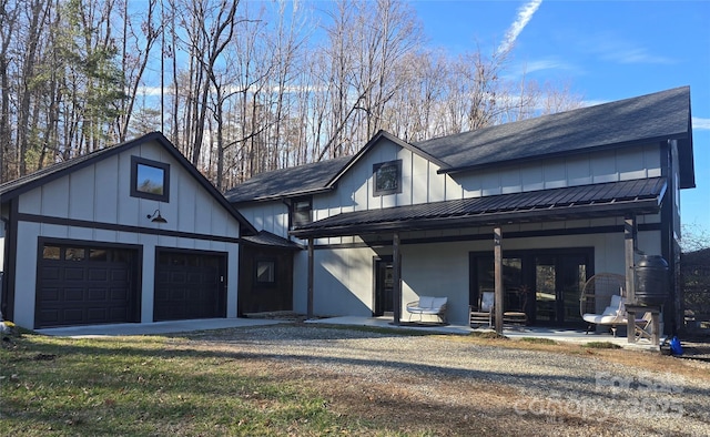 view of front of house featuring a garage and a front yard