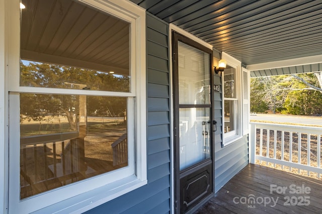 doorway to property with covered porch