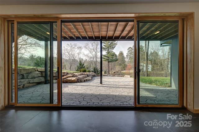 entryway featuring concrete floors