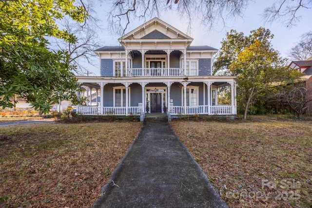 view of front of home featuring a porch and a front yard