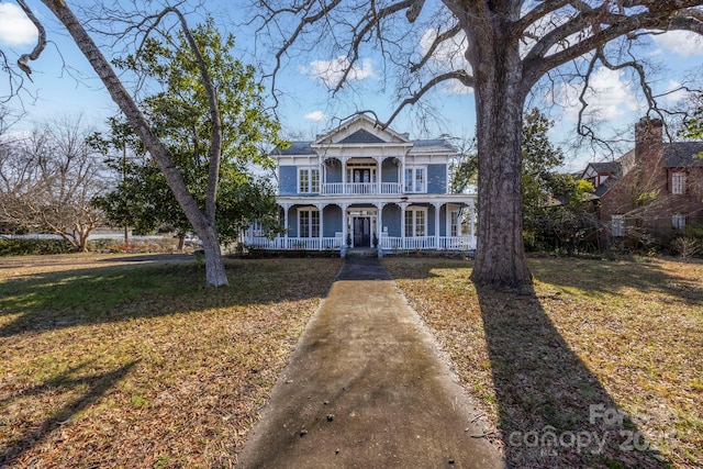 view of front of home with a front yard and covered porch