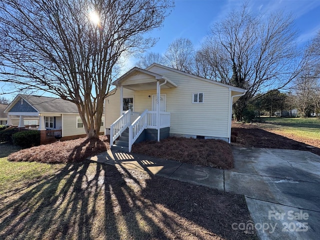 view of front of property with crawl space