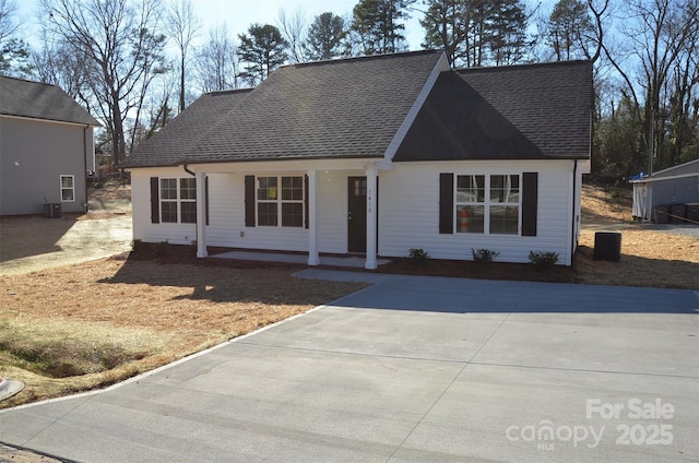 view of front of house featuring covered porch