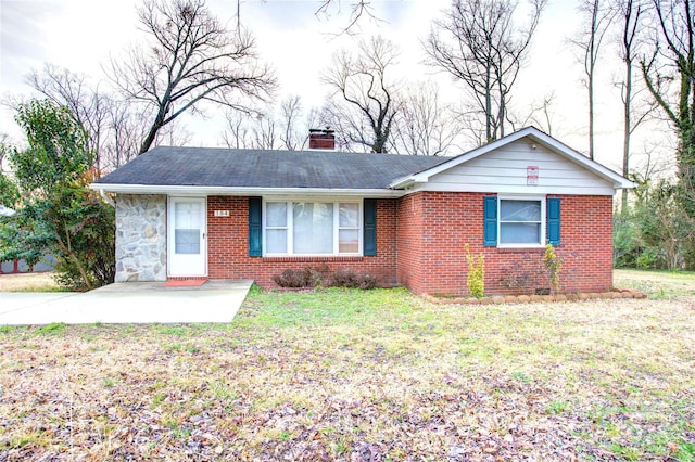 single story home with a front yard