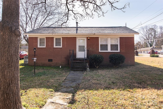 view of front of home featuring a front yard