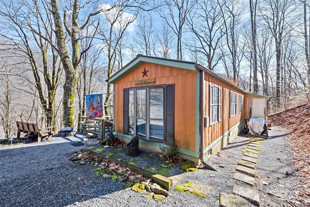 view of outbuilding