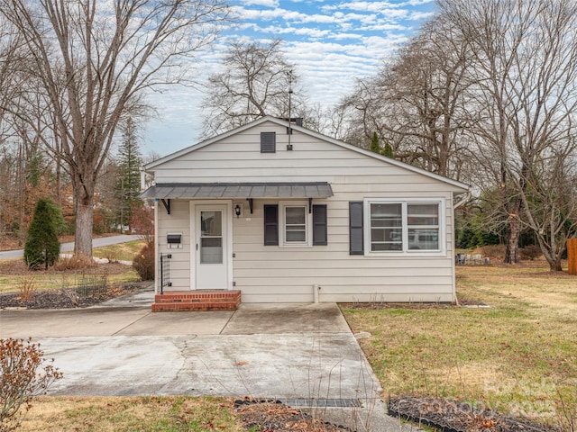 bungalow-style home featuring a front lawn