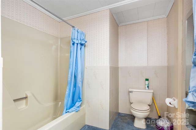 bathroom featuring shower / bathtub combination with curtain, ornamental molding, tile walls, and toilet