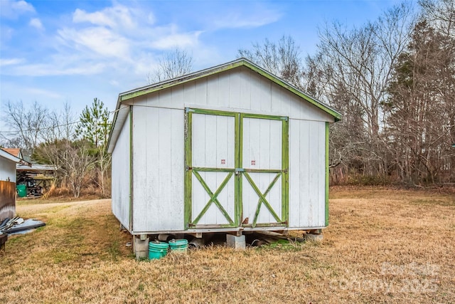 view of outbuilding featuring a yard