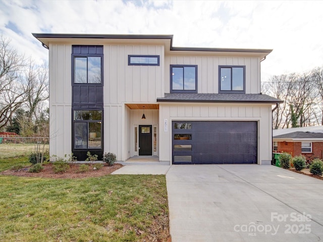 view of front facade featuring a garage and a front yard