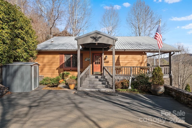 view of front facade featuring covered porch