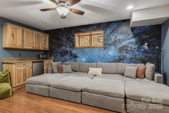 living area with light wood-style floors, a ceiling fan, recessed lighting, and wallpapered walls