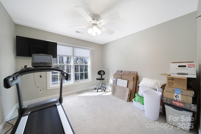 workout area with ceiling fan, carpet floors, a sink, visible vents, and baseboards