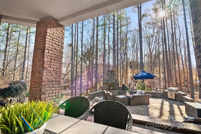 view of patio featuring an outdoor living space with a fireplace