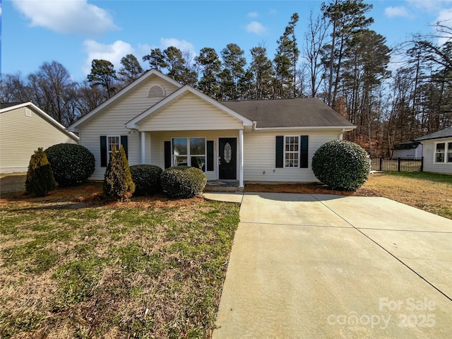 single story home featuring a front yard